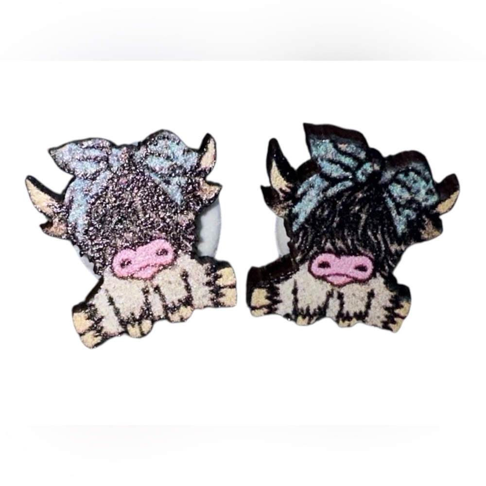 🆕 wooden highlander cow stud earrings - blue bow